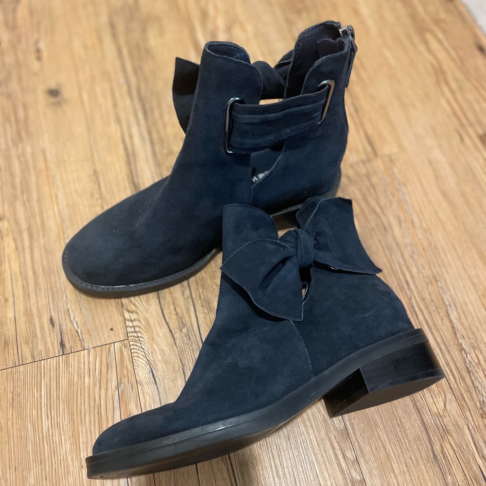 NINE WEST Women's Tinasofa Suede Ankle Booties. Size 7. Excellent condition